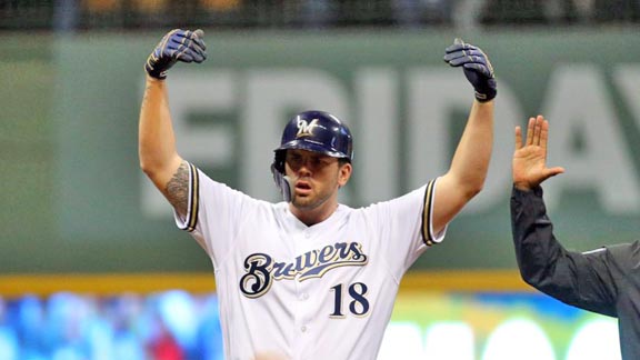 Seven memorable Mike Moustakas moments with Brewers in 2018